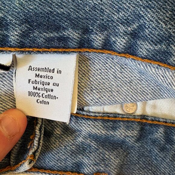 CK CALVIN KLEIN JEANS Women's 9 Button Fly Easy Fit Light Wash Denim Shorts - Picture 5 of 11